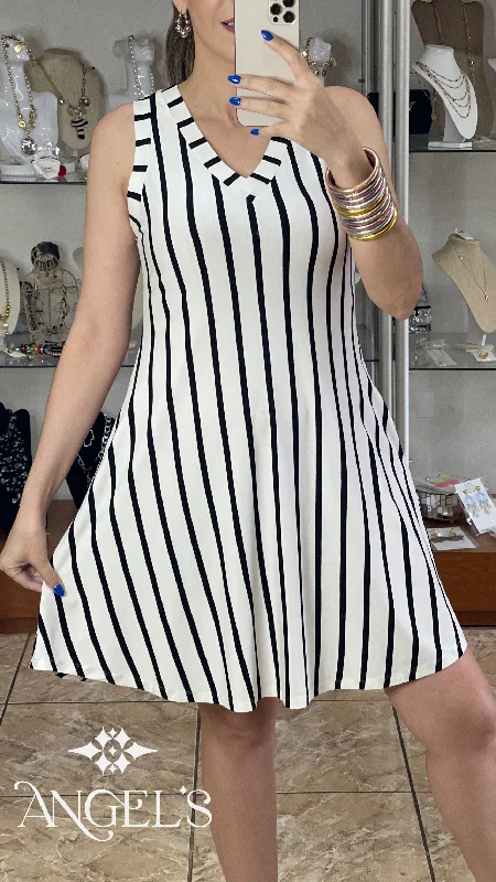 Limited Quantity Sleeveles Stripes Dress